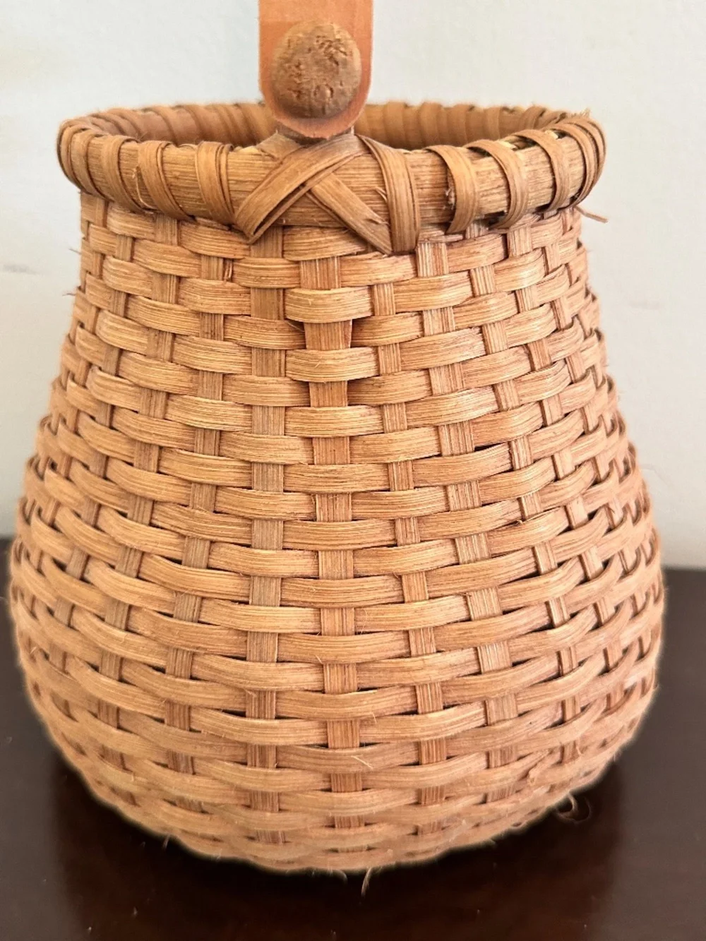 VTG 1999 Pear-Shaped Weaved, Handle Hinged Basket 7